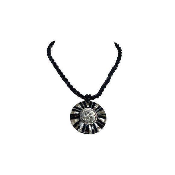 Abalone Medallion Shell Necklace Mother of Pearl Black Beads 18” Round Flower - Picture 3 of 16